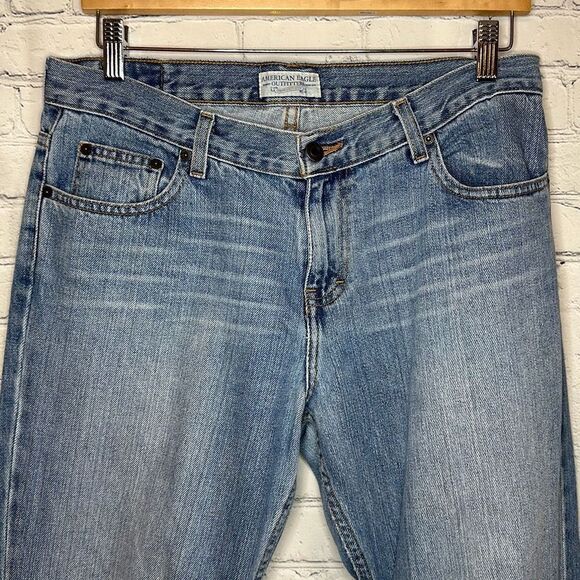 American Eagle Women’s Favorite Fit Light Wash Jeans size 10 - Picture 2 of 11